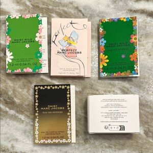 Marc Jacobs Daisy and Perfect Fragrance Set with Apple AirPods case